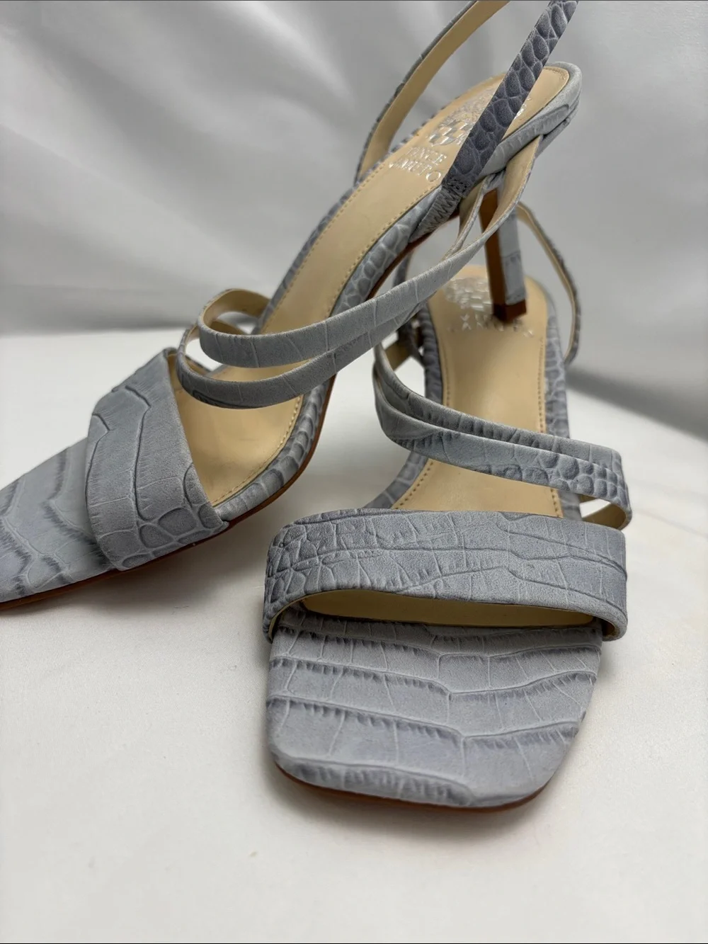 Vince Camuto Women’s 9 Light Gray Croc-Embossed‎ Strappy Slingback Heels #334